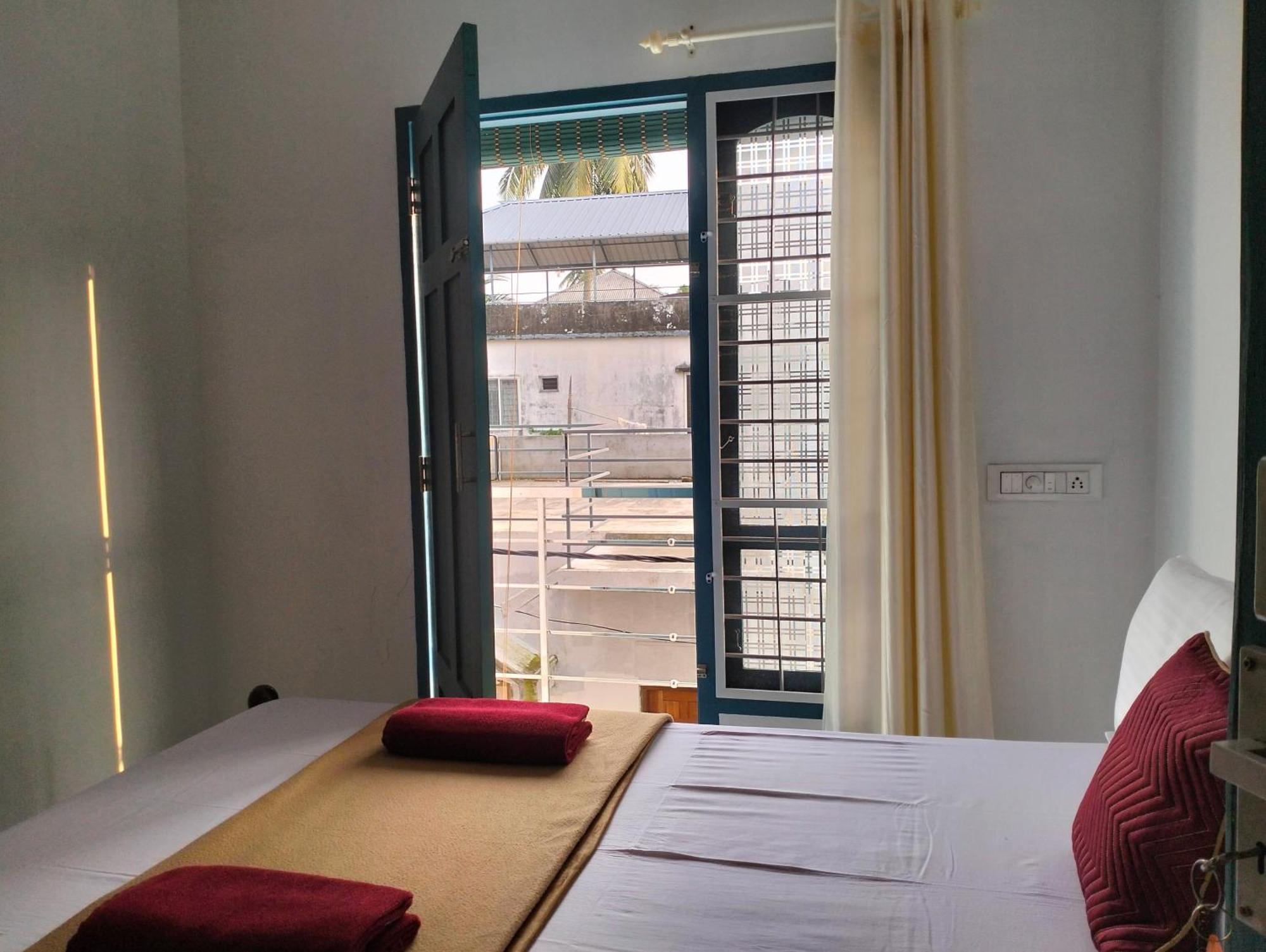 Guestland Homestay Kochi Exterior photo