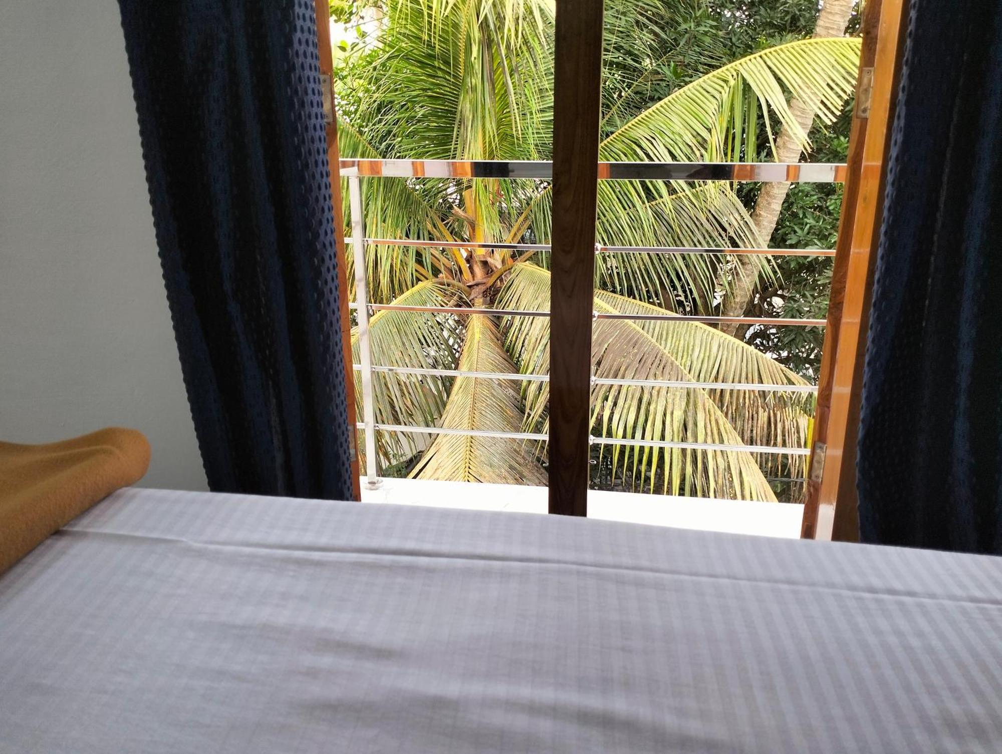 Guestland Homestay Kochi Exterior photo